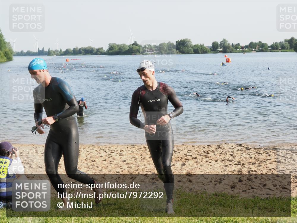 21.06.2025 - 27. Vierlanden-Triathlon MichiJ http://msf.ph/oto/7972292 15.06.2026 08:33:08 Schwimmen 15, 36, 185, 234 meine-sportfotos.de
