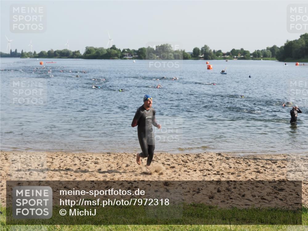 21.06.2025 - 27. Vierlanden-Triathlon MichiJ http://msf.ph/oto/7972318 15.06.2026 08:33:15 Schwimmen 15, 61 meine-sportfotos.de