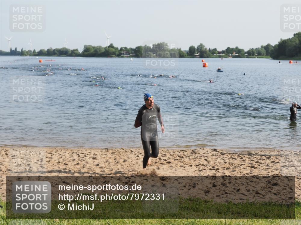 21.06.2025 - 27. Vierlanden-Triathlon MichiJ http://msf.ph/oto/7972331 15.06.2026 08:33:16 Schwimmen 61 meine-sportfotos.de