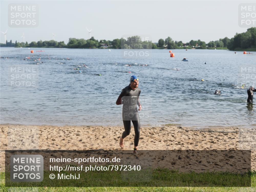21.06.2025 - 27. Vierlanden-Triathlon MichiJ http://msf.ph/oto/7972340 15.06.2026 08:33:16 Schwimmen 61 meine-sportfotos.de