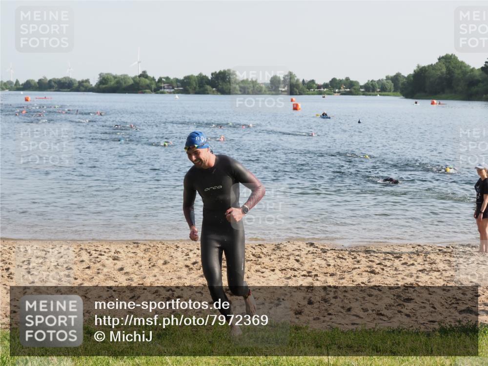 21.06.2025 - 27. Vierlanden-Triathlon MichiJ http://msf.ph/oto/7972369 15.06.2026 08:33:17 Schwimmen 61 meine-sportfotos.de