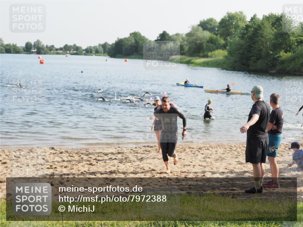 21.06.2025 - 27. Vierlanden-Triathlon MichiJ http://msf.ph/oto/7972388 15.06.2026 08:34:00 Schwimmen 49, 78 meine-sportfotos.de