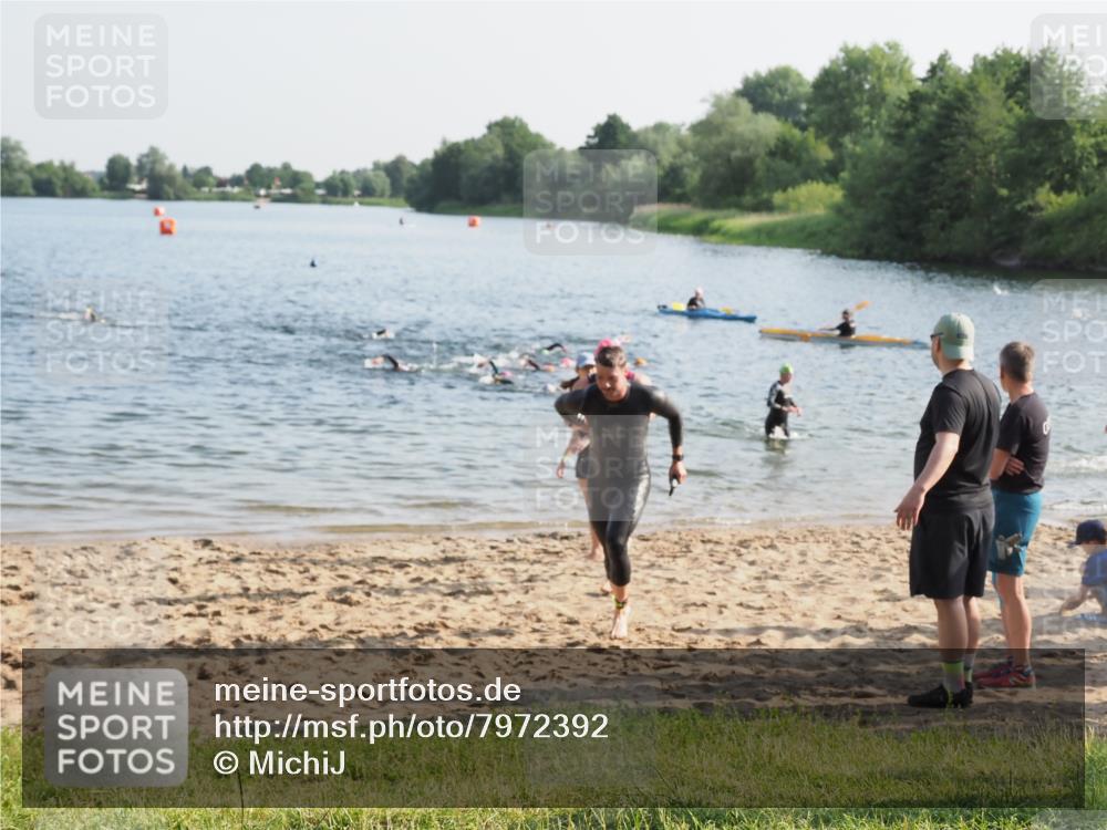 21.06.2025 - 27. Vierlanden-Triathlon MichiJ http://msf.ph/oto/7972392 15.06.2026 08:34:00 Schwimmen 49, 78 meine-sportfotos.de
