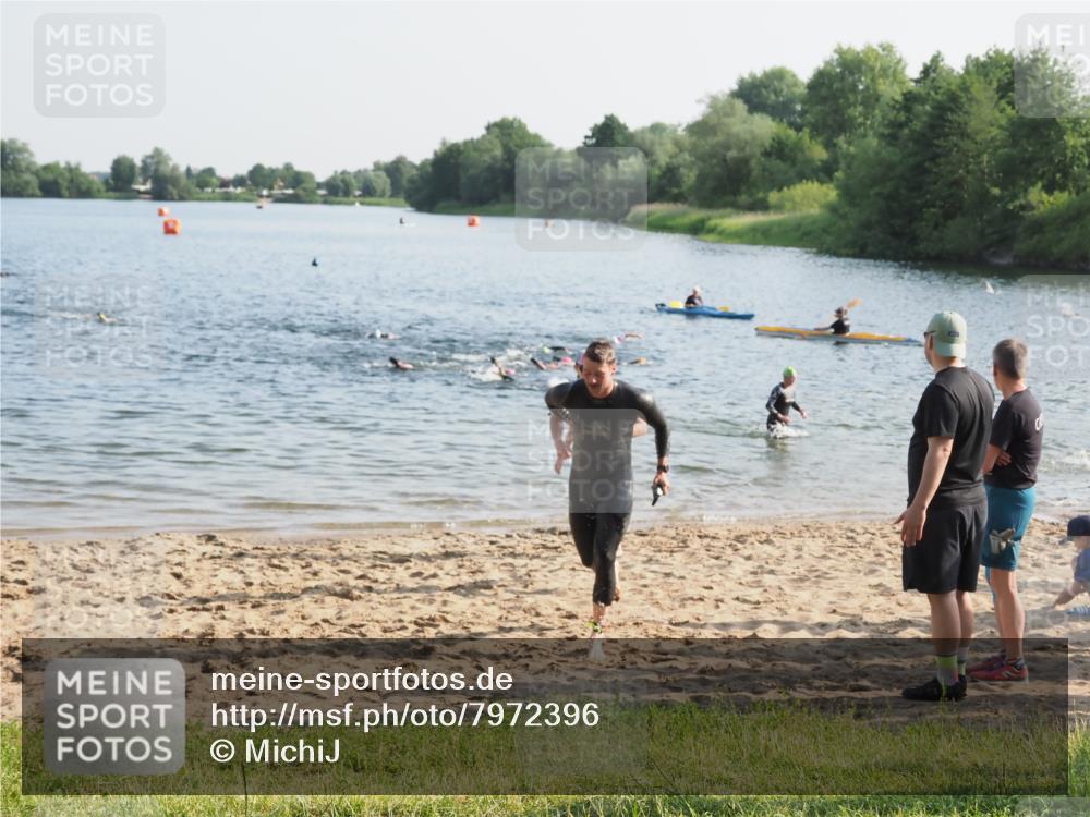 21.06.2025 - 27. Vierlanden-Triathlon MichiJ http://msf.ph/oto/7972396 15.06.2026 08:34:01 Schwimmen 49, 78 meine-sportfotos.de