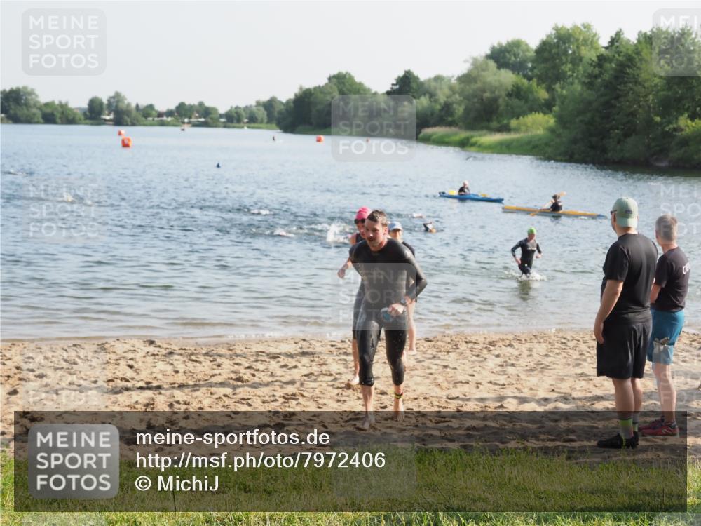 21.06.2025 - 27. Vierlanden-Triathlon MichiJ http://msf.ph/oto/7972406 15.06.2026 08:34:01 Schwimmen 49, 78 meine-sportfotos.de