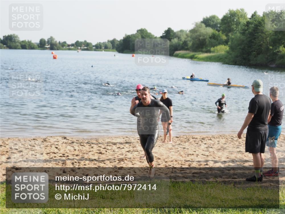 21.06.2025 - 27. Vierlanden-Triathlon MichiJ http://msf.ph/oto/7972414 15.06.2026 08:34:01 Schwimmen 49, 78 meine-sportfotos.de