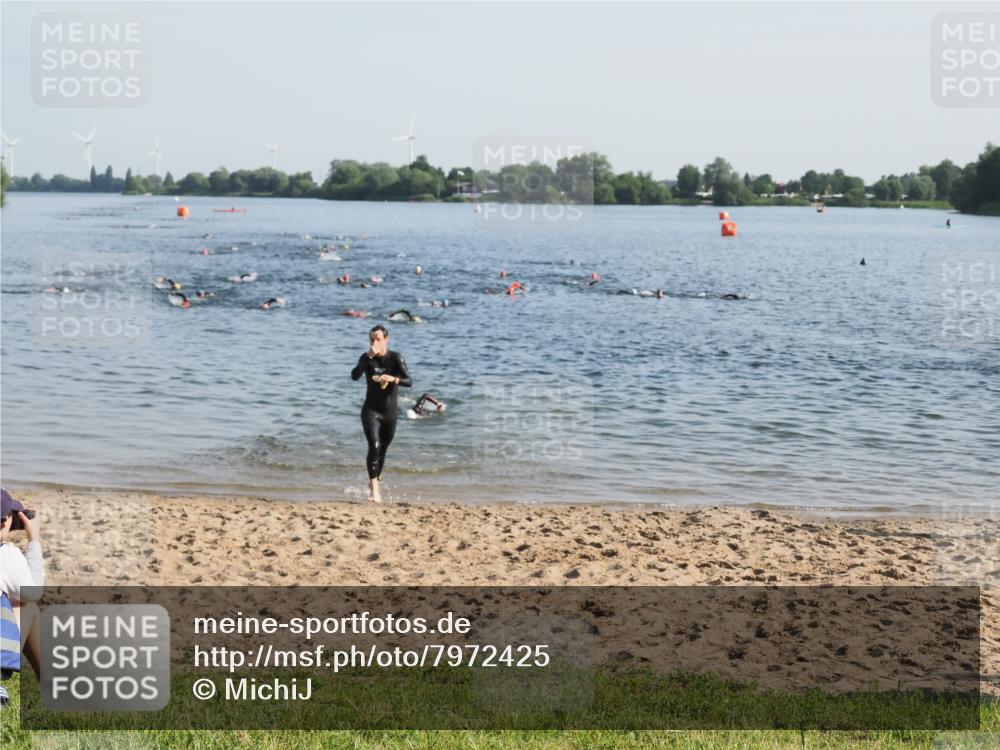 21.06.2025 - 27. Vierlanden-Triathlon MichiJ http://msf.ph/oto/7972425 15.06.2026 08:34:21 Schwimmen 20 meine-sportfotos.de