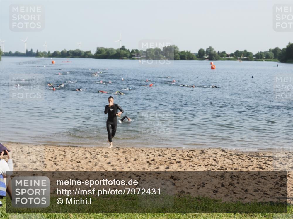 21.06.2025 - 27. Vierlanden-Triathlon MichiJ http://msf.ph/oto/7972431 15.06.2026 08:34:21 Schwimmen 20 meine-sportfotos.de