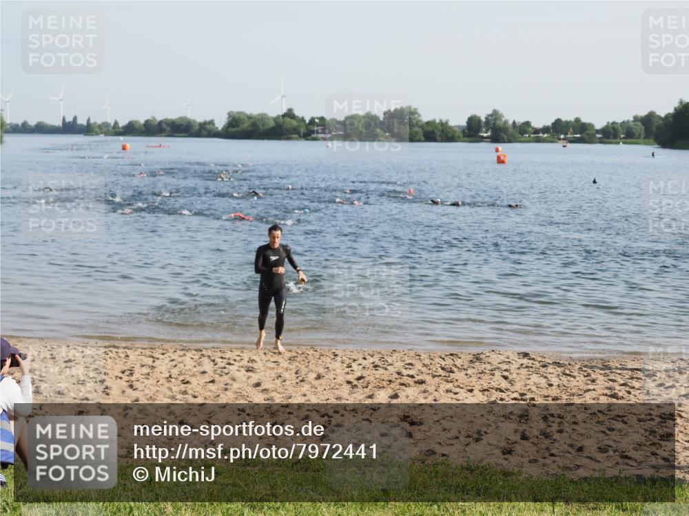 21.06.2025 - 27. Vierlanden-Triathlon MichiJ http://msf.ph/oto/7972441 15.06.2026 08:34:22 Schwimmen 20 meine-sportfotos.de