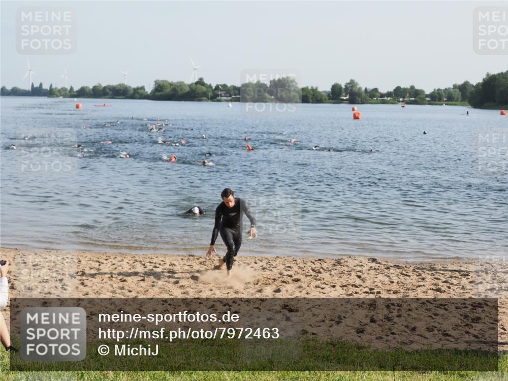 21.06.2025 - 27. Vierlanden-Triathlon MichiJ http://msf.ph/oto/7972463 15.06.2026 08:34:23 Schwimmen 20 meine-sportfotos.de