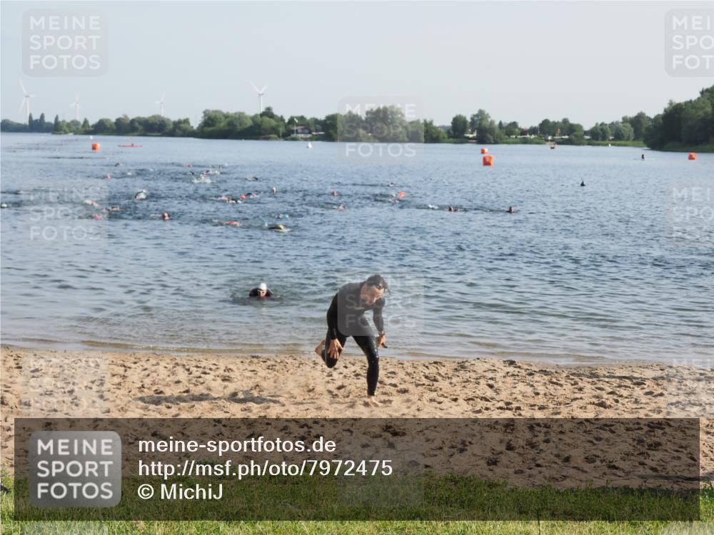 21.06.2025 - 27. Vierlanden-Triathlon MichiJ http://msf.ph/oto/7972475 15.06.2026 08:34:23 Schwimmen 20 meine-sportfotos.de