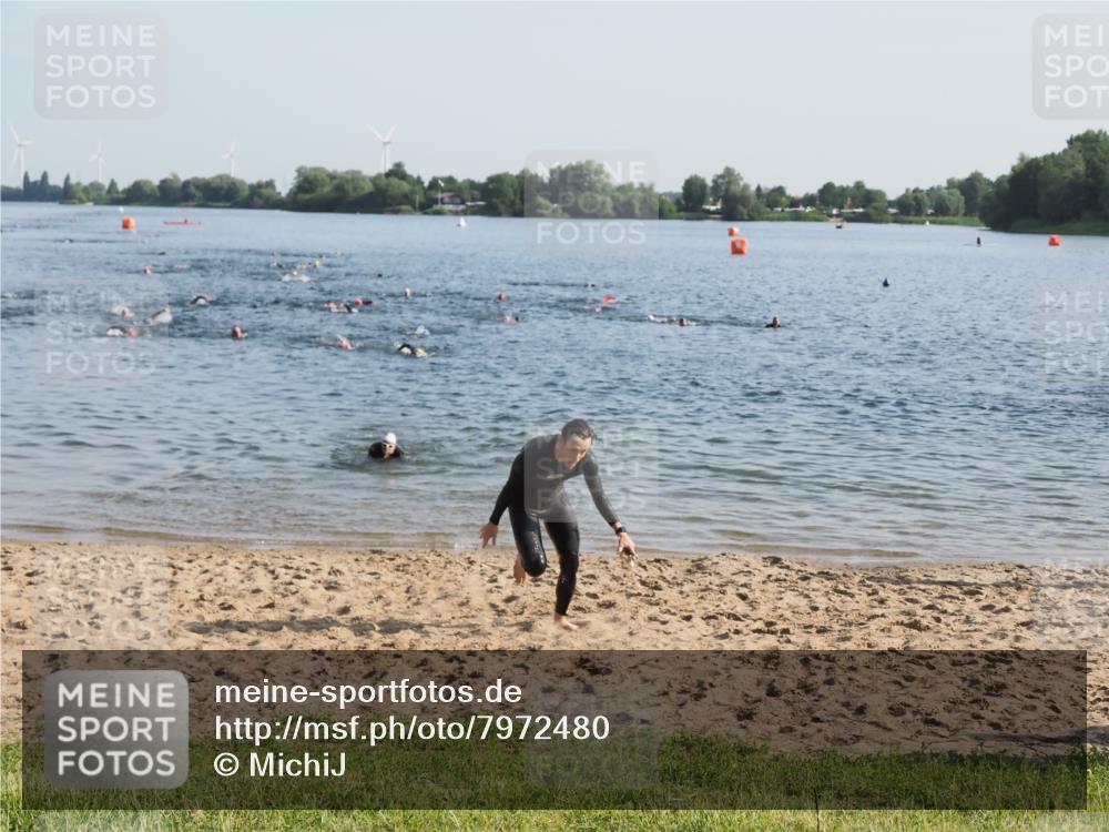 21.06.2025 - 27. Vierlanden-Triathlon MichiJ http://msf.ph/oto/7972480 15.06.2026 08:34:23 Schwimmen 20 meine-sportfotos.de
