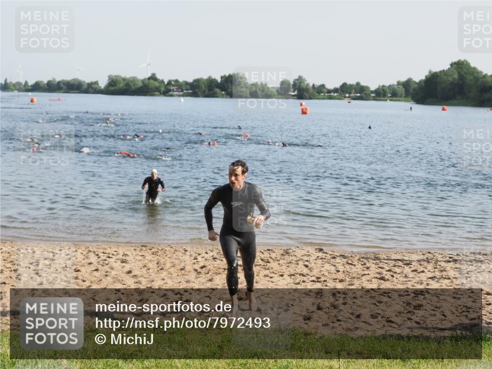 21.06.2025 - 27. Vierlanden-Triathlon MichiJ http://msf.ph/oto/7972493 15.06.2026 08:34:24 Schwimmen 20 meine-sportfotos.de