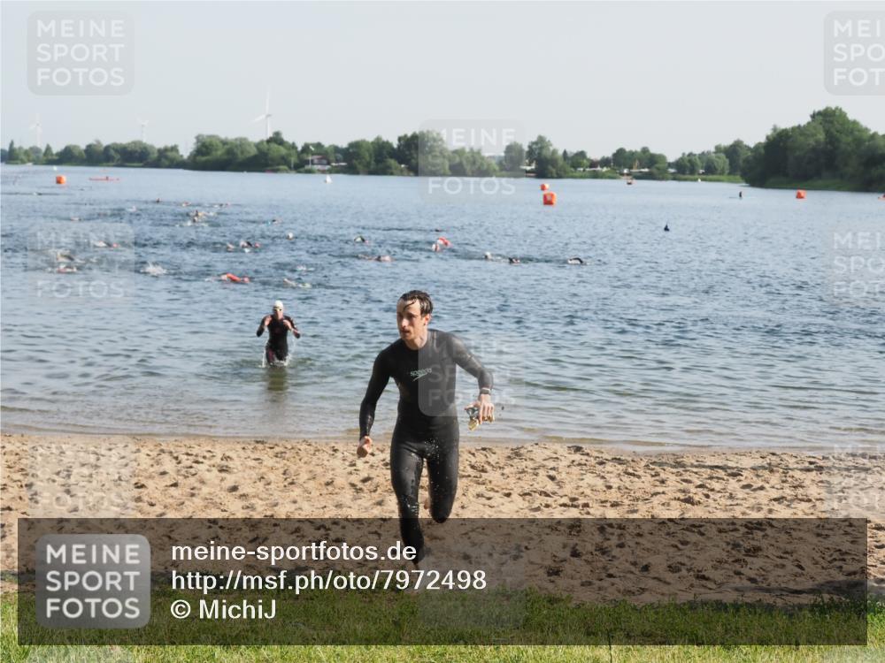 21.06.2025 - 27. Vierlanden-Triathlon MichiJ http://msf.ph/oto/7972498 15.06.2026 08:34:24 Schwimmen 20 meine-sportfotos.de