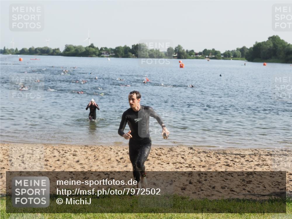 21.06.2025 - 27. Vierlanden-Triathlon MichiJ http://msf.ph/oto/7972502 15.06.2026 08:34:24 Schwimmen 20 meine-sportfotos.de