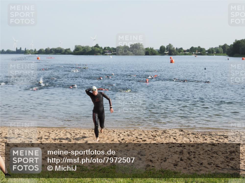 21.06.2025 - 27. Vierlanden-Triathlon MichiJ http://msf.ph/oto/7972507 15.06.2026 08:34:31 Schwimmen 20, 88 meine-sportfotos.de