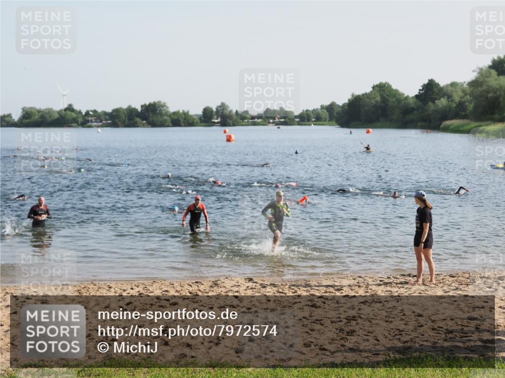 21.06.2025 - 27. Vierlanden-Triathlon MichiJ http://msf.ph/oto/7972574 15.06.2026 08:34:46 Schwimmen 46, 124 meine-sportfotos.de