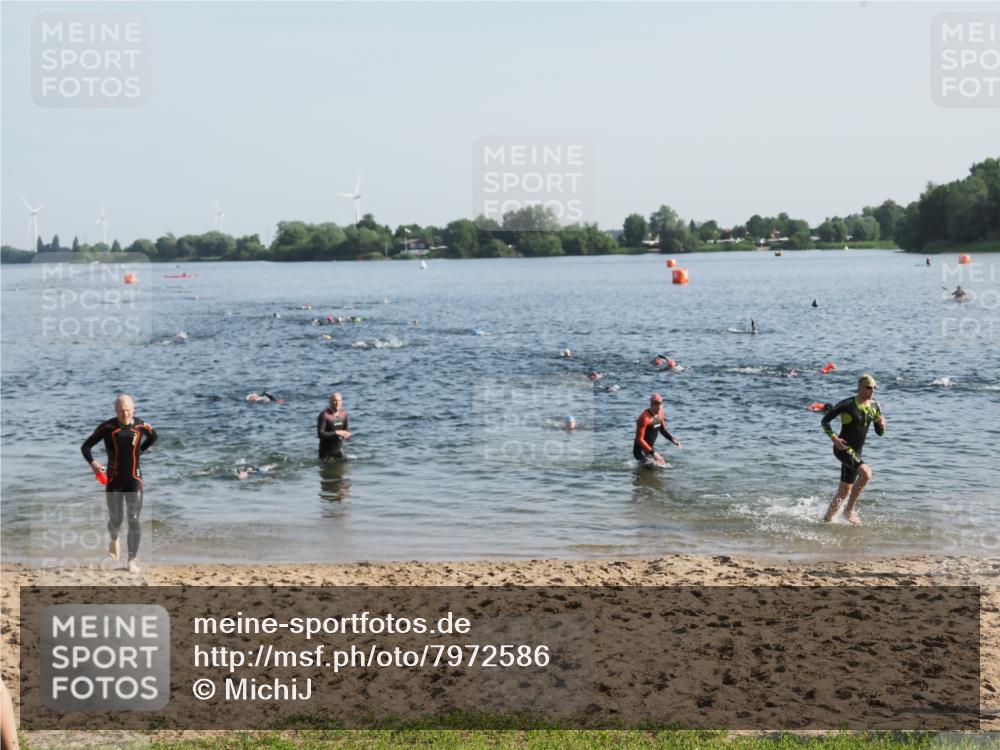 21.06.2025 - 27. Vierlanden-Triathlon MichiJ http://msf.ph/oto/7972586 15.06.2026 08:34:47 Schwimmen 46, 124 meine-sportfotos.de