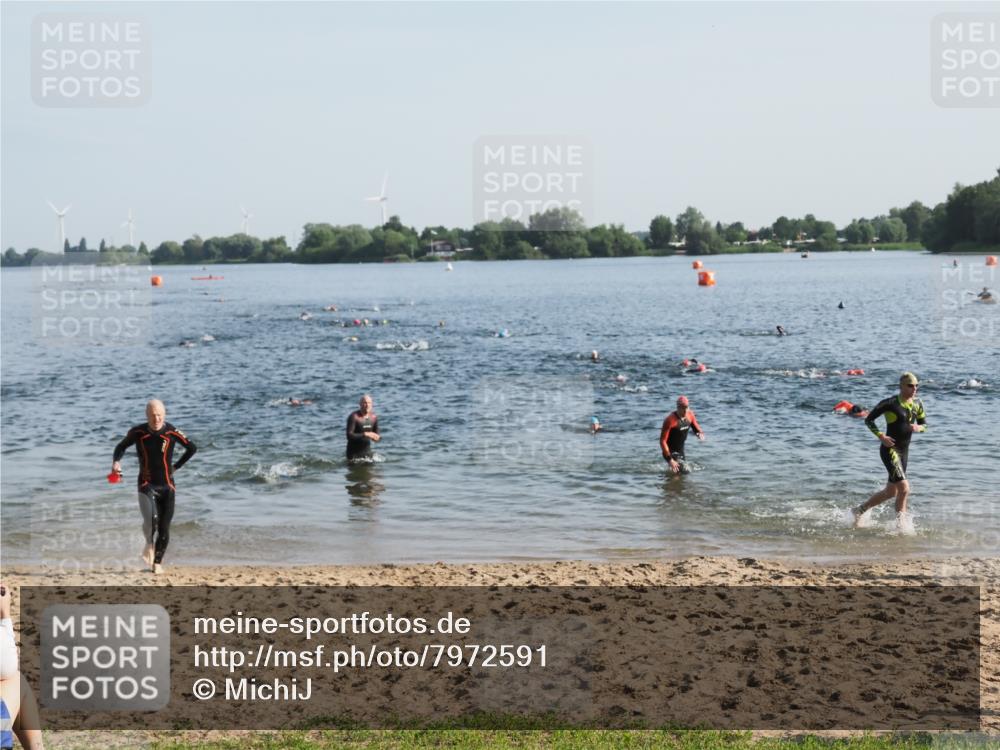 21.06.2025 - 27. Vierlanden-Triathlon MichiJ http://msf.ph/oto/7972591 15.06.2026 08:34:47 Schwimmen 46, 124 meine-sportfotos.de