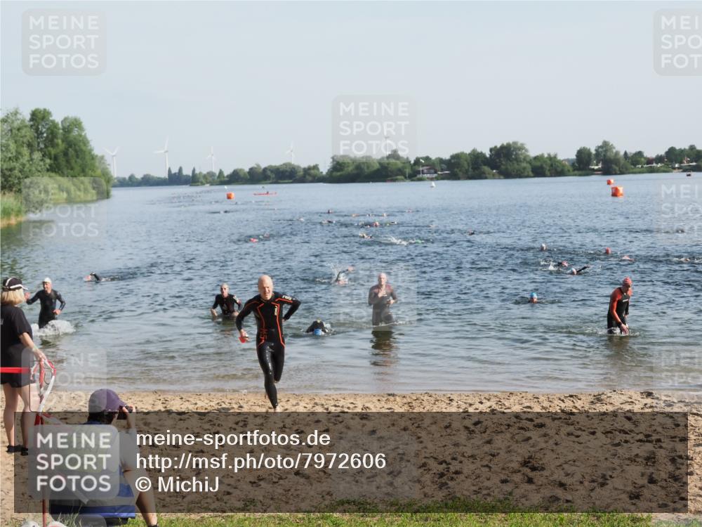 21.06.2025 - 27. Vierlanden-Triathlon MichiJ http://msf.ph/oto/7972606 15.06.2026 08:34:48 Schwimmen 46, 124, 149 meine-sportfotos.de