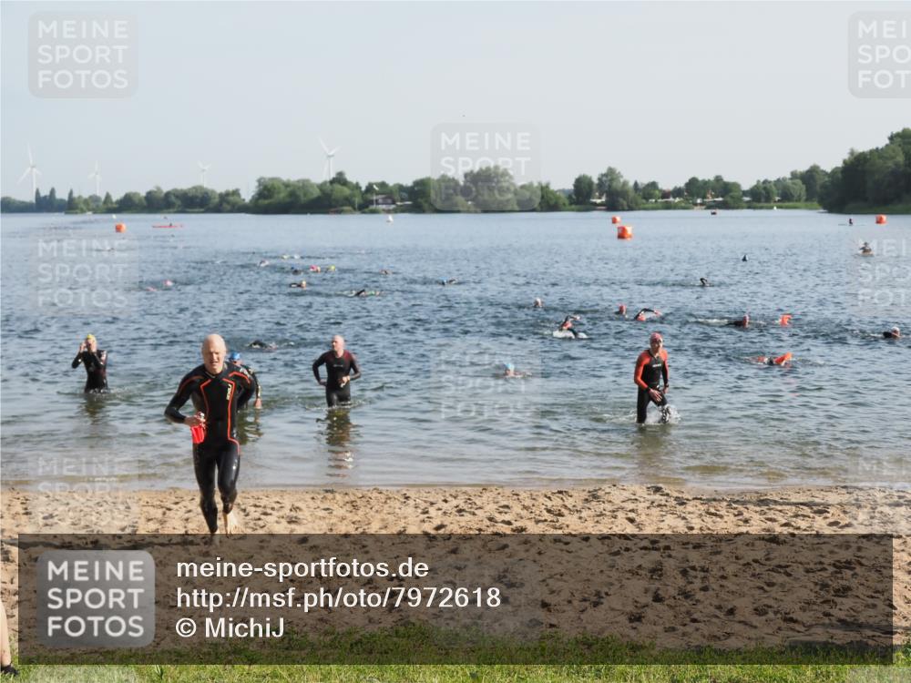 21.06.2025 - 27. Vierlanden-Triathlon MichiJ http://msf.ph/oto/7972618 15.06.2026 08:34:48 Schwimmen 46, 124, 149 meine-sportfotos.de