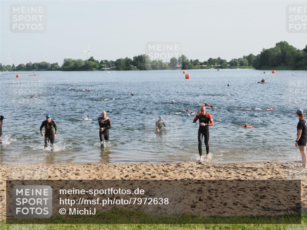 21.06.2025 - 27. Vierlanden-Triathlon MichiJ http://msf.ph/oto/7972638 15.06.2026 08:34:52 Schwimmen 43, 80, 124, 149, 159, 186 meine-sportfotos.de