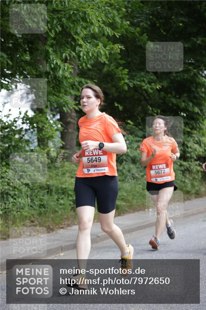 15.06.2025 - REWE Women's Run Jannik Wohlers http://msf.ph/oto/7972650 15.06.2025 10:07:16 Laufen 5649, 5672 meine-sportfotos.de