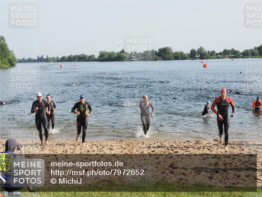 21.06.2025 - 27. Vierlanden-Triathlon MichiJ http://msf.ph/oto/7972652 15.06.2026 08:34:54 Schwimmen 43, 80, 124, 149, 159, 186 meine-sportfotos.de