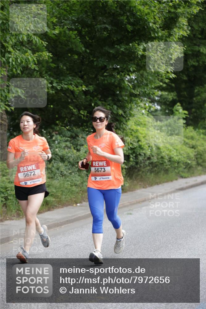 15.06.2025 - REWE Women's Run Jannik Wohlers http://msf.ph/oto/7972656 15.06.2025 10:07:16 Laufen 5672, 5673 meine-sportfotos.de
