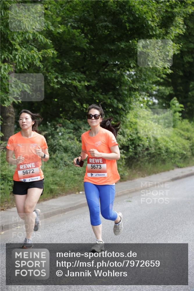 15.06.2025 - REWE Women's Run Jannik Wohlers http://msf.ph/oto/7972659 15.06.2025 10:07:17 Laufen 5672, 5673 meine-sportfotos.de