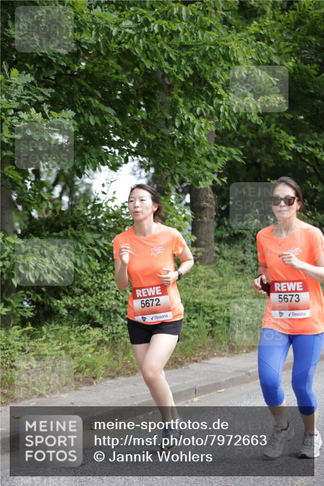 15.06.2025 - REWE Women's Run Jannik Wohlers http://msf.ph/oto/7972663 15.06.2025 10:07:17 Laufen 5672, 5673 meine-sportfotos.de