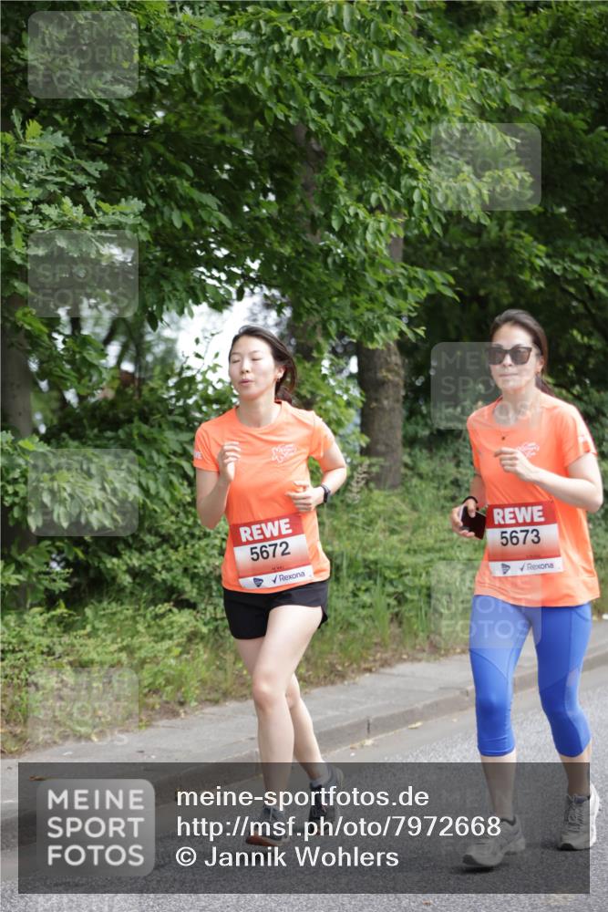 15.06.2025 - REWE Women's Run Jannik Wohlers http://msf.ph/oto/7972668 15.06.2025 10:07:17 Laufen 5672, 5673 meine-sportfotos.de