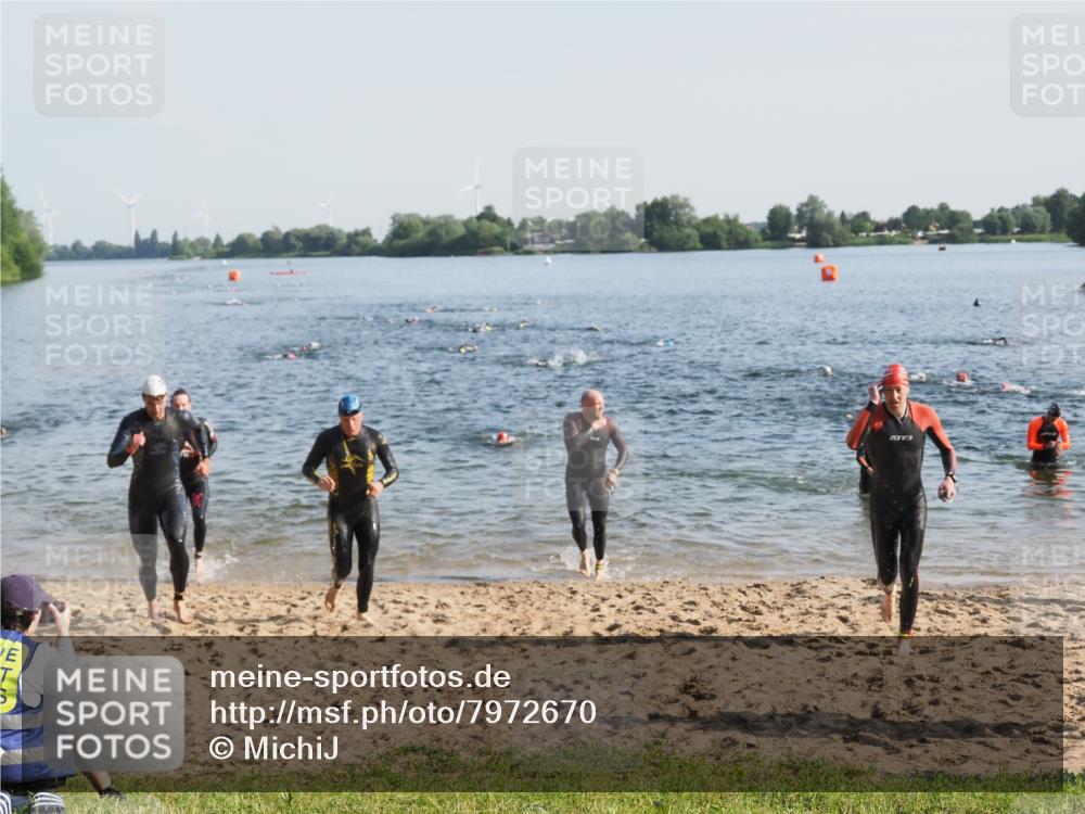 21.06.2025 - 27. Vierlanden-Triathlon MichiJ http://msf.ph/oto/7972670 15.06.2026 08:34:55 Schwimmen 43, 80, 124, 149, 159, 186 meine-sportfotos.de