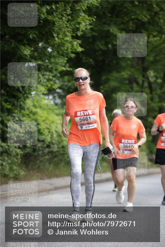 15.06.2025 - REWE Women's Run Jannik Wohlers http://msf.ph/oto/7972671 15.06.2025 10:07:21 Laufen 5661, 5647 meine-sportfotos.de