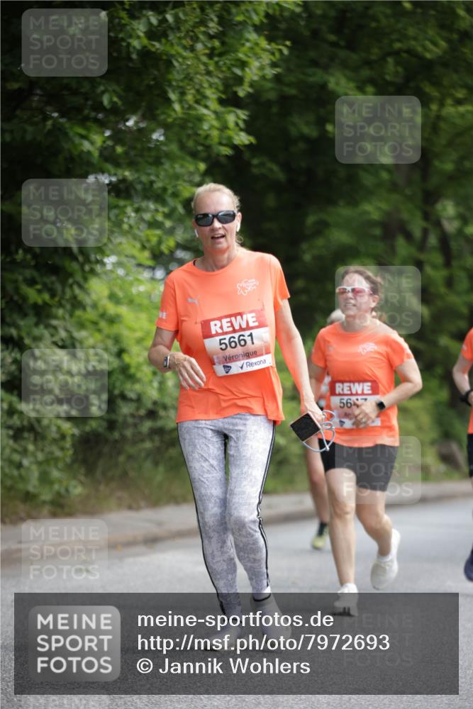 15.06.2025 - REWE Women's Run Jannik Wohlers http://msf.ph/oto/7972693 15.06.2025 10:07:21 Laufen 5661, 5647 meine-sportfotos.de