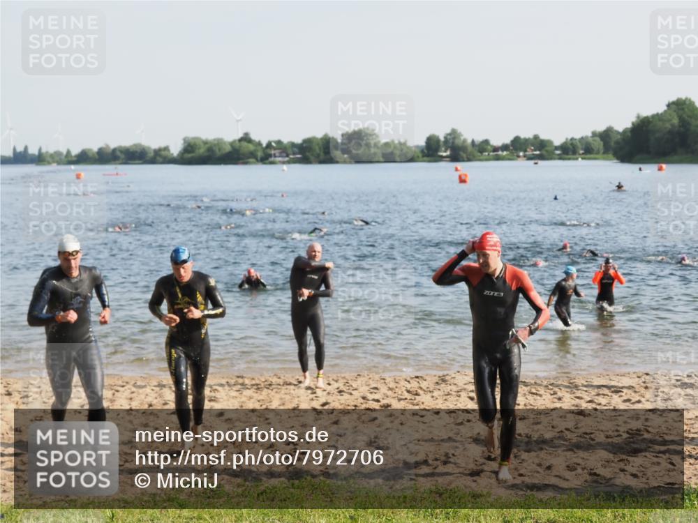 21.06.2025 - 27. Vierlanden-Triathlon MichiJ http://msf.ph/oto/7972706 15.06.2026 08:34:56 Schwimmen 43, 80, 124, 149, 159, 186 meine-sportfotos.de