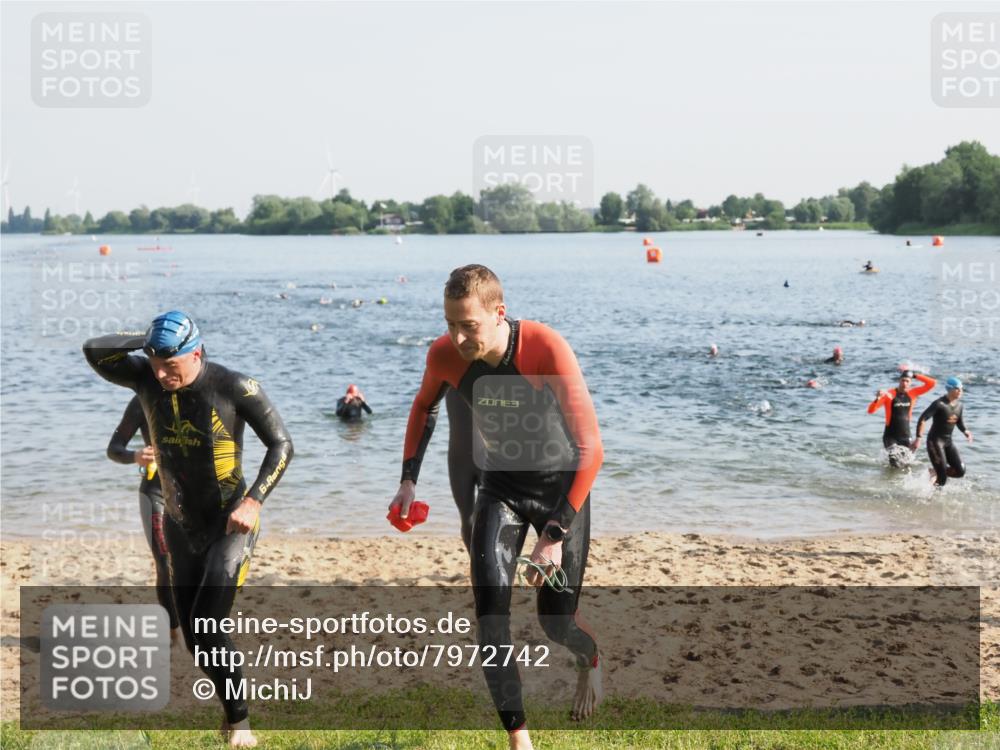 21.06.2025 - 27. Vierlanden-Triathlon MichiJ http://msf.ph/oto/7972742 15.06.2026 08:34:58 Schwimmen 12, 43, 80, 149, 159, 186 meine-sportfotos.de