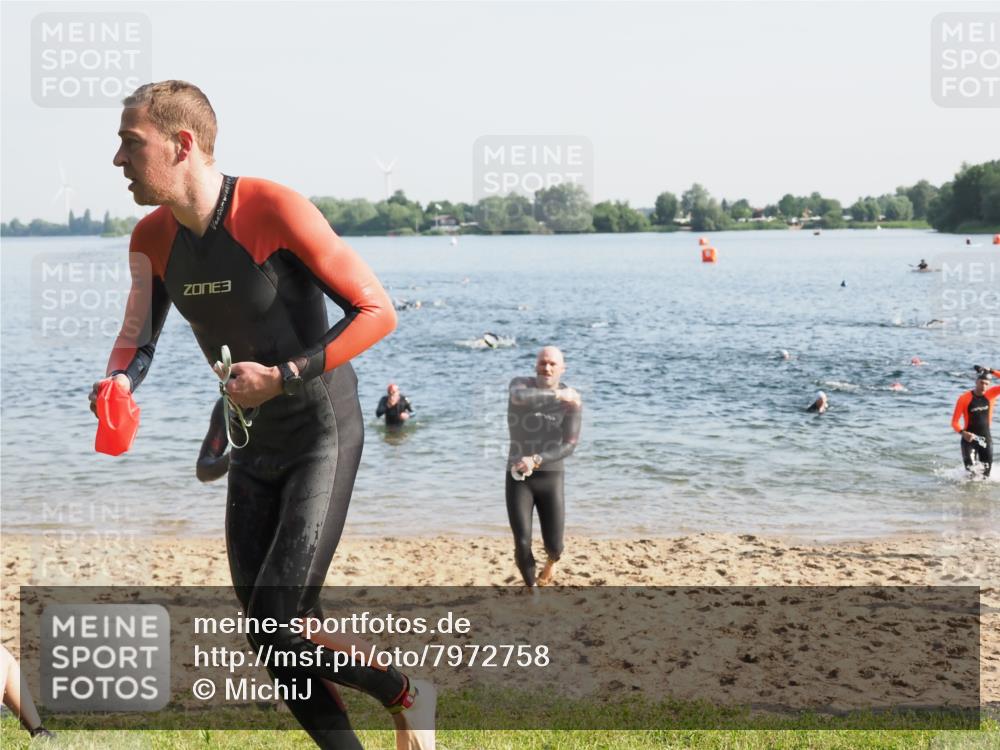 21.06.2025 - 27. Vierlanden-Triathlon MichiJ http://msf.ph/oto/7972758 15.06.2026 08:34:59 Schwimmen 12, 43, 80, 149, 159, 186 meine-sportfotos.de