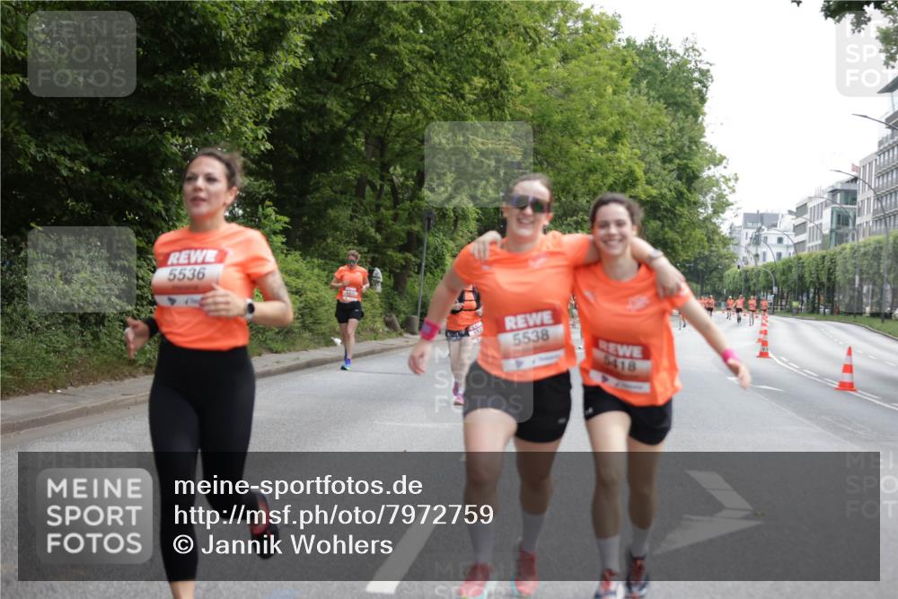 15.06.2025 - REWE Women's Run Jannik Wohlers http://msf.ph/oto/7972759 15.06.2025 10:07:27 Laufen 5536, 517, 5538, 5418 meine-sportfotos.de