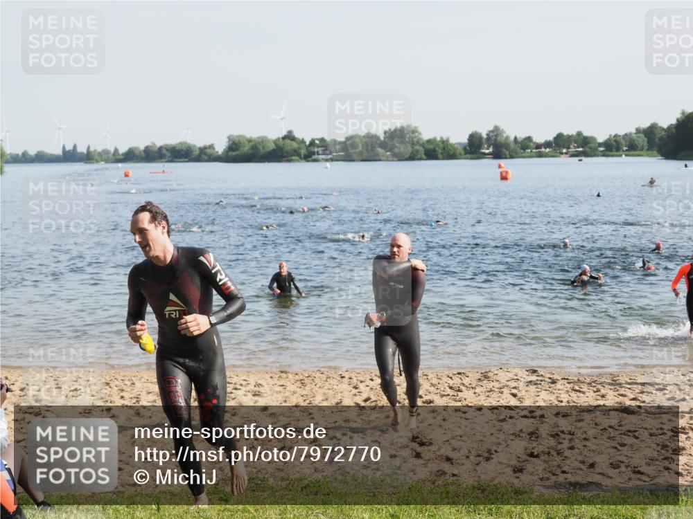 21.06.2025 - 27. Vierlanden-Triathlon MichiJ http://msf.ph/oto/7972770 15.06.2026 08:34:59 Schwimmen 12, 43, 80, 149, 159, 186 meine-sportfotos.de