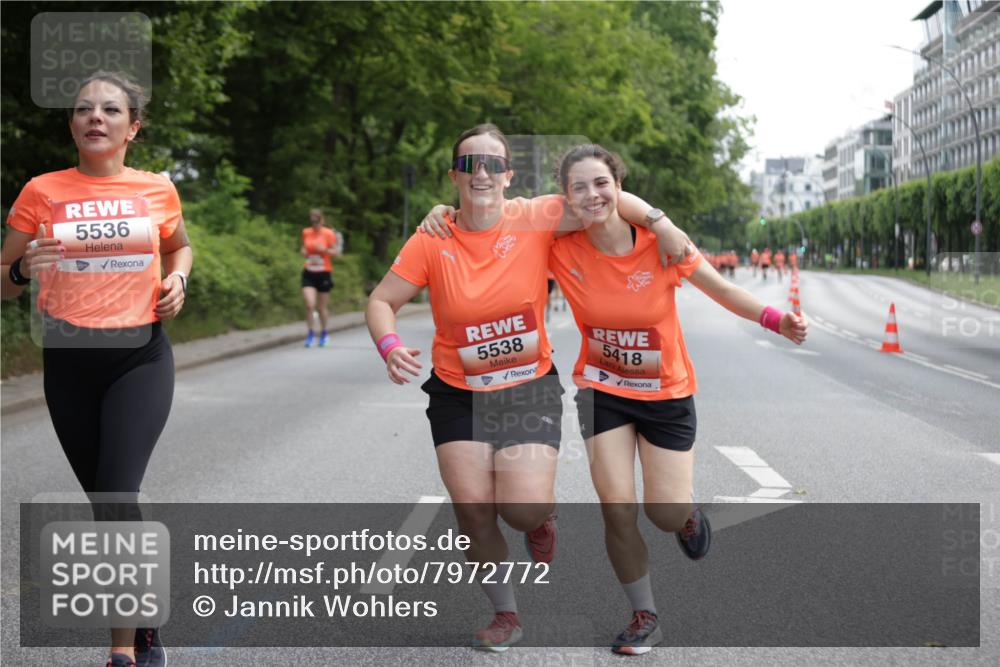15.06.2025 - REWE Women's Run Jannik Wohlers http://msf.ph/oto/7972772 15.06.2025 10:07:28 Laufen 5536, 5538, 450, 5418 meine-sportfotos.de
