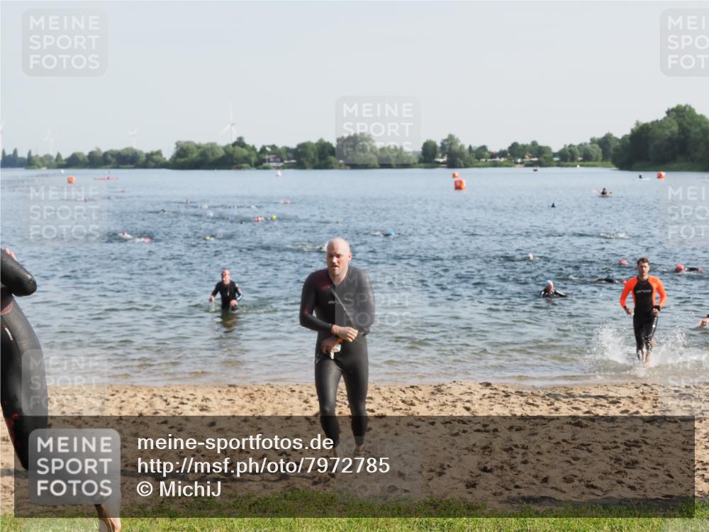 21.06.2025 - 27. Vierlanden-Triathlon MichiJ http://msf.ph/oto/7972785 15.06.2026 08:35:00 Schwimmen 12, 43, 80, 149, 159, 186 meine-sportfotos.de
