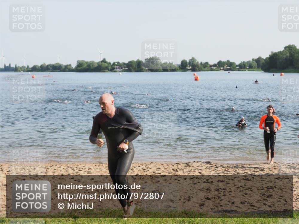 21.06.2025 - 27. Vierlanden-Triathlon MichiJ http://msf.ph/oto/7972807 15.06.2026 08:35:01 Schwimmen 12, 43, 80, 149, 159, 186 meine-sportfotos.de