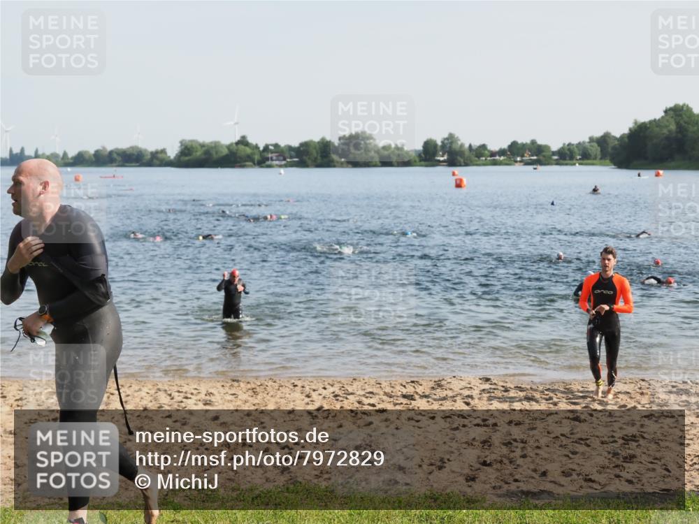 21.06.2025 - 27. Vierlanden-Triathlon MichiJ http://msf.ph/oto/7972829 15.06.2026 08:35:02 Schwimmen 12, 43, 64, 80, 149, 159, 186 meine-sportfotos.de