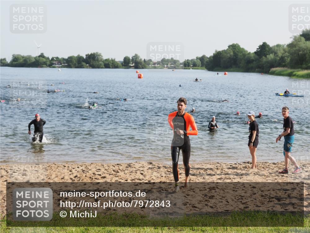 21.06.2025 - 27. Vierlanden-Triathlon MichiJ http://msf.ph/oto/7972843 15.06.2026 08:35:04 Schwimmen 12, 43, 64, 80, 149, 159, 186 meine-sportfotos.de