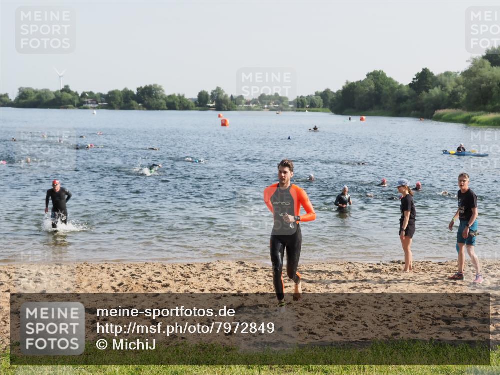 21.06.2025 - 27. Vierlanden-Triathlon MichiJ http://msf.ph/oto/7972849 15.06.2026 08:35:04 Schwimmen 12, 43, 64, 80, 149, 159, 186 meine-sportfotos.de