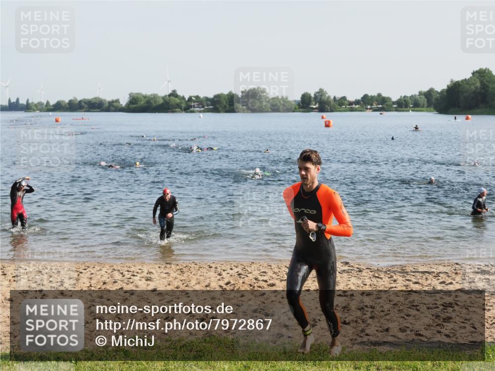 21.06.2025 - 27. Vierlanden-Triathlon MichiJ http://msf.ph/oto/7972867 15.06.2026 08:35:05 Schwimmen 12, 43, 54, 64, 80, 159, 186 meine-sportfotos.de