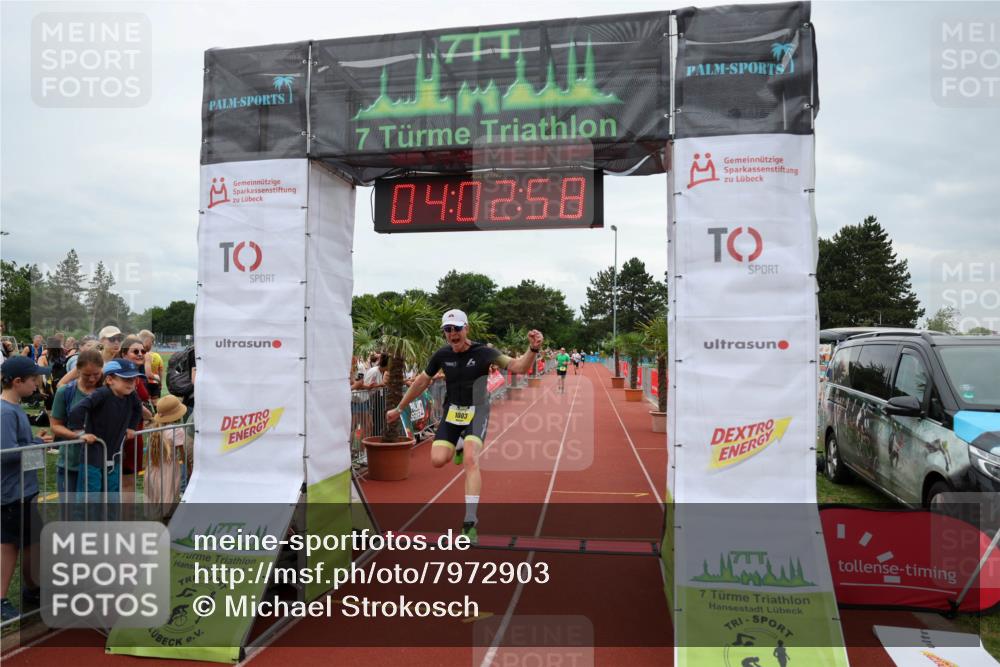 15.06.2025 - 7 Türme Triathlon Michael Strokosch http://msf.ph/oto/7972903 15.06.2025 14:02:57 Ziel 1003 meine-sportfotos.de