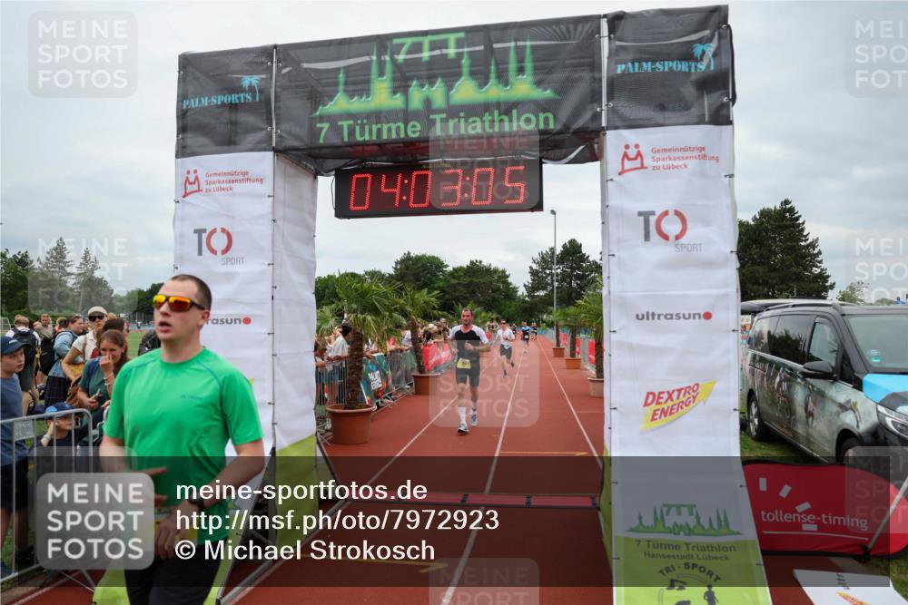 15.06.2025 - 7 Türme Triathlon Michael Strokosch http://msf.ph/oto/7972923 15.06.2025 14:03:05 Ziel 366, 727, 786, 1003 meine-sportfotos.de