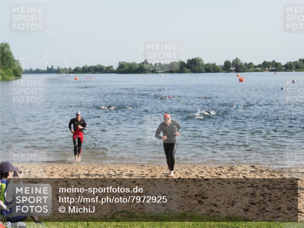 21.06.2025 - 27. Vierlanden-Triathlon MichiJ http://msf.ph/oto/7972925 15.06.2026 08:35:09 Schwimmen 12, 54, 64 meine-sportfotos.de